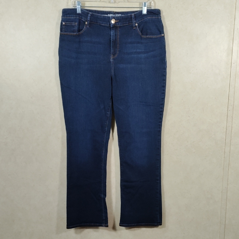 04175 Chico's Platinum Barely Boot dark wash jeans 2S 12P